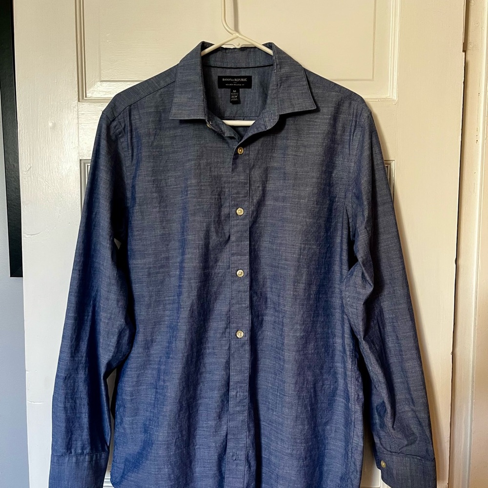 Banana Republic Men's Casual Blue Button-Down Shirt